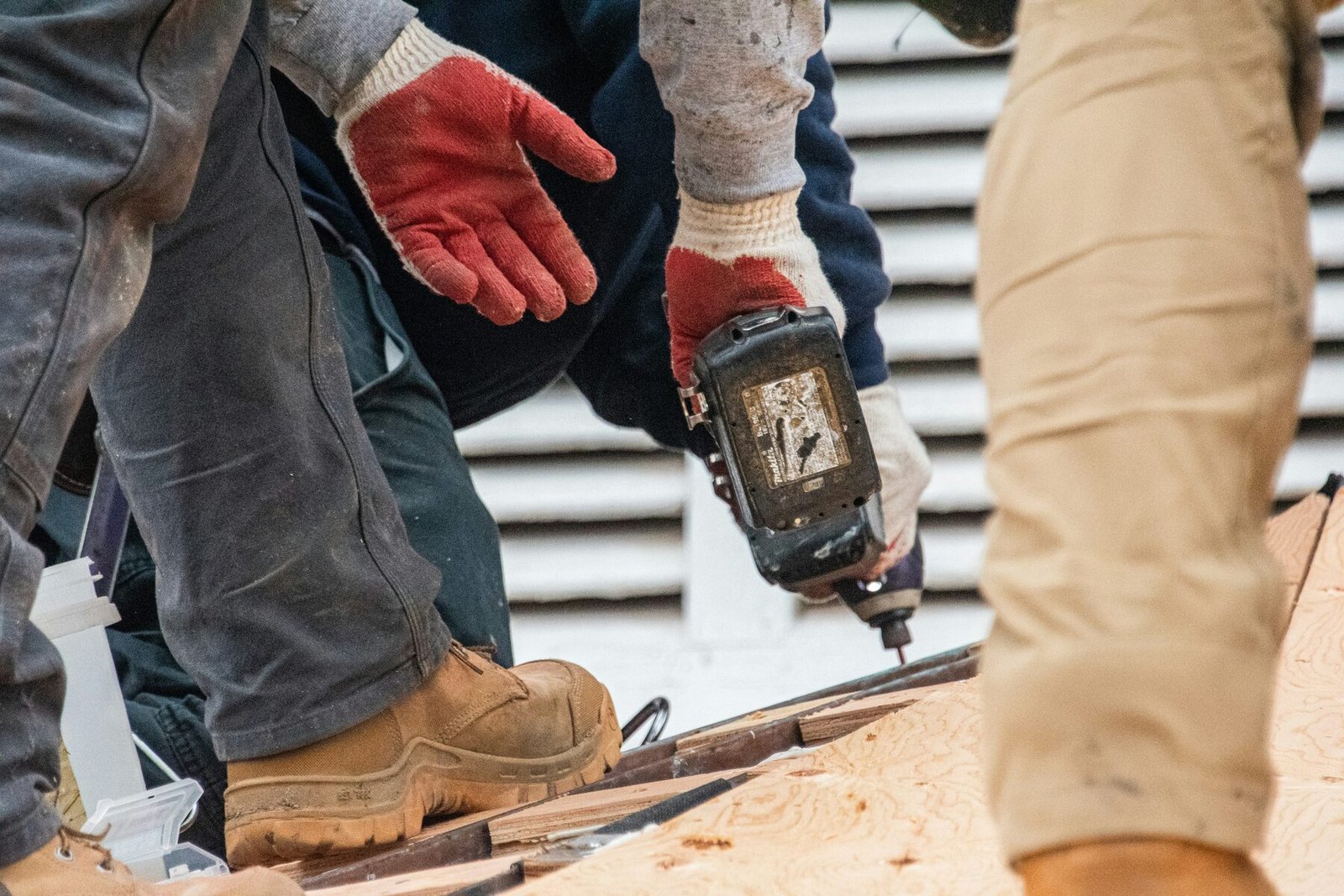 Fully insured roofing team working in Richmond